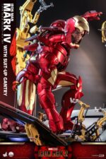 Iron Man 2: Iron Man Mark IV with Suit-Up Gantry - Imagen 4