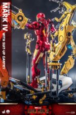 Iron Man 2: Iron Man Mark IV with Suit-Up Gantry - Imagen 5