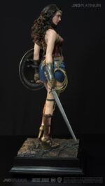 Justice League: Wonder Woman Hyperreal Platinum - Imagen 3
